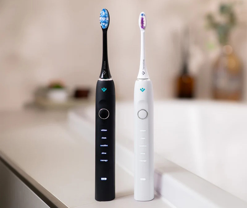 Súprava zubných kefiek TrueLife SonicBrush Clean70 UV Duo čierna/biela Zubná kefka TrueLife SonicBrush Compact Duo Black / Lavender