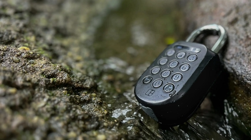Visiaci zámok Igloohome Padlock 2 čierny