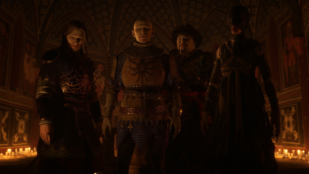Záber z hry The Blood of Dawnwalker. V slabo osvetlenej stredovekej miestnosti zdobenej sviečkami a zložitými vzormi na stenách stojí skupina štyroch zlovestných postáv. Vytvárajú napätú gotickú atmosféru.