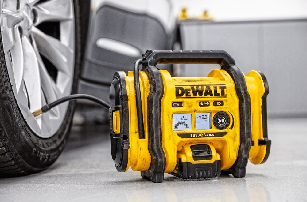 Kompresor Dewalt DCC018N (bez baterie) Kompresor Dewalt DCC018N (bez baterie)