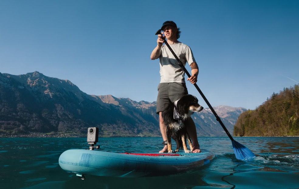 Outdoorová kamera DJI Osmo 360 Adventure Combo Motorcycle Bundle sivá