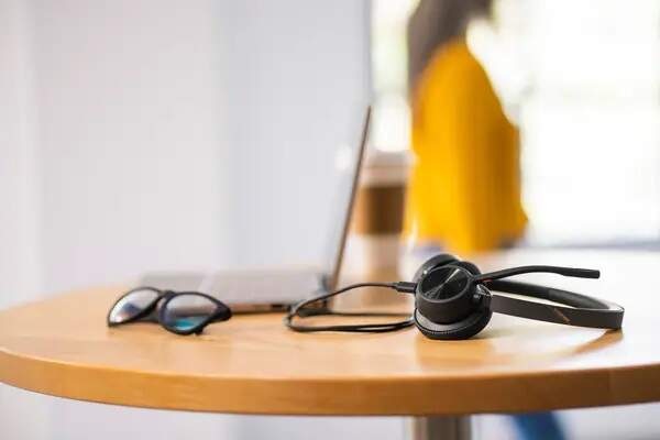 Headset HP Poly Voyager 4320-M + USB-A na USB-C + BT700 dongle