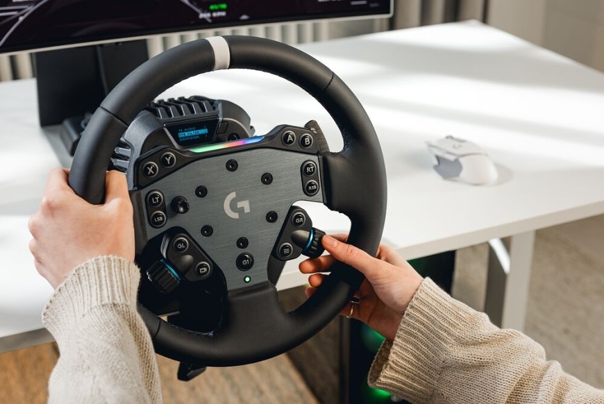 Volant Logitech G RS50 System for Xbox/PC čierny Ergonomicky rozmiestnené ovládacie prvky a multifunkčné tlačidlá umožňujú rýchle nastavenie aj ovládanie počas závodu