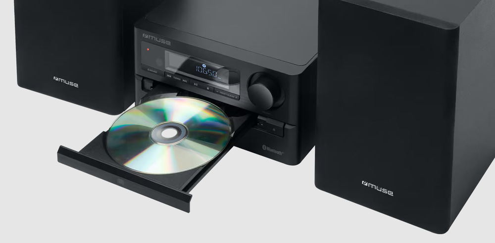 Široká podpora CD, USB a Bluetooth umožňuje pohodlné prehrávanie hudby z rôznych zdrojov.