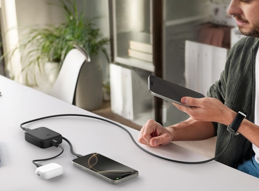 Powerbank Spigen Essential 30 W, 10000 mAh čierny Powerbanka Spigen Essential 30 W, 10000 mAh - čierna
