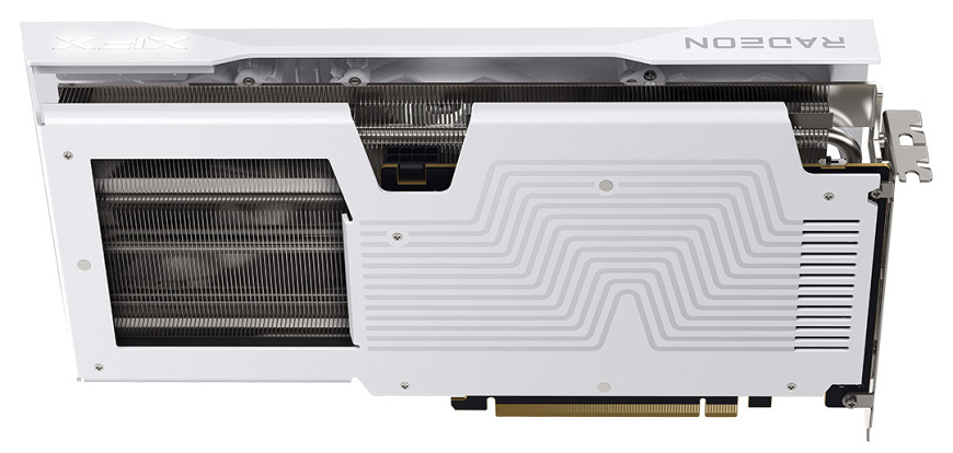 Grafická karta XFX Swift White AMD Radeon RX 9060 XT OC 16GB Triple Fan Zadná strana XFX Radeon RX 9060 XT OC s bielym backplate a rebrovaním chladiča