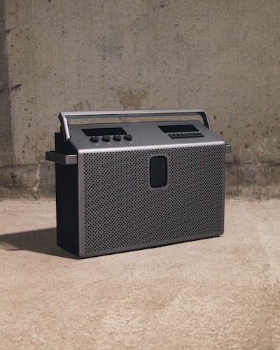 Prenosný reproduktor Mondo Speaker Large strieborný Reproduktor Mondo Speaker Large s Bluetooth 5.3″ width=