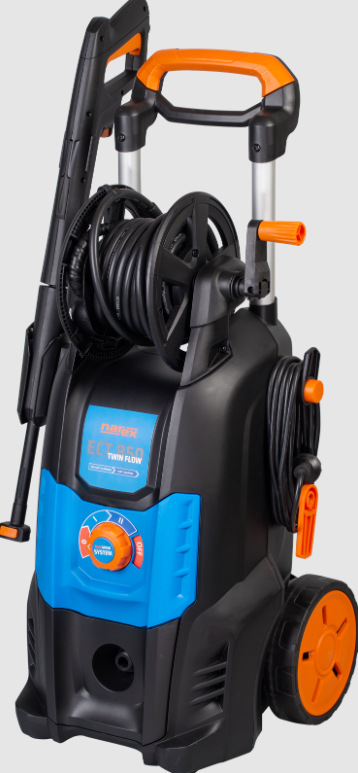 Zadný pohľad na Narex ECT 850 Twin Flow s navijakom hadice a kolieskami