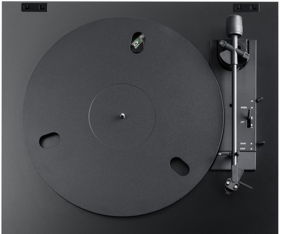 Gramofón Pro-Ject A1.2 čierny Gramofón Pro-Ject A1.2 s ultraľahkým ramenom