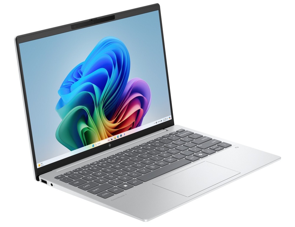 Otvorený a zapnutý notebook HP Omnibook 7 Aero 13-bg1300nc otočený doprava