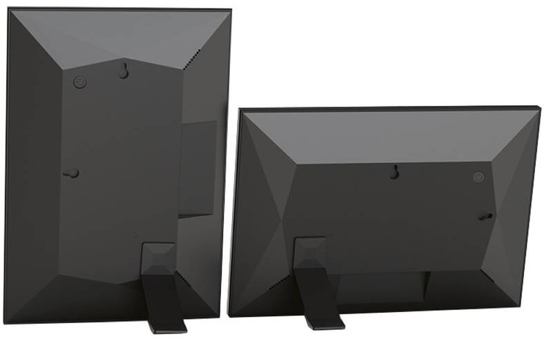 Elektronický fotorámček AgfaPhoto Realiview APF1000 WiFi čierny Zadná strana čierneho fotorámika so stojanom a otvormi na zavesenie na stenu