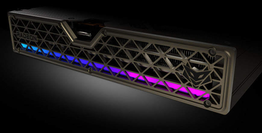Grafická karta Sapphire Nitro+ AMD Radeon RX 9060 XT GAMING 16GB Bočná strana Sapphire Nitro+ RX 9060 XT s elegantným RGB podsvietením v odtieňoch modrej a fialovej