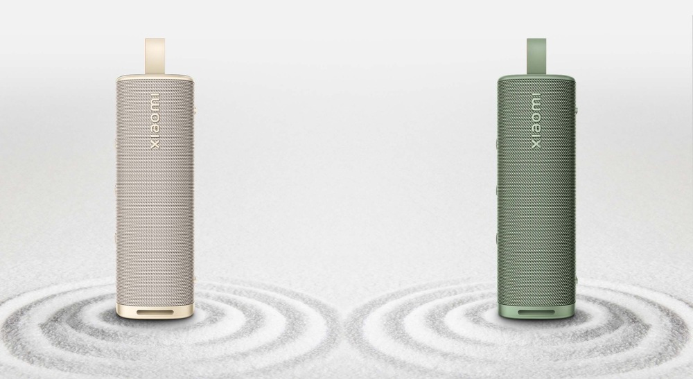 Prenosný reproduktor Xiaomi Sound Outdoor (30W) zlatý Pohľad na dva odlišne farebné reproduktory Xiaomi