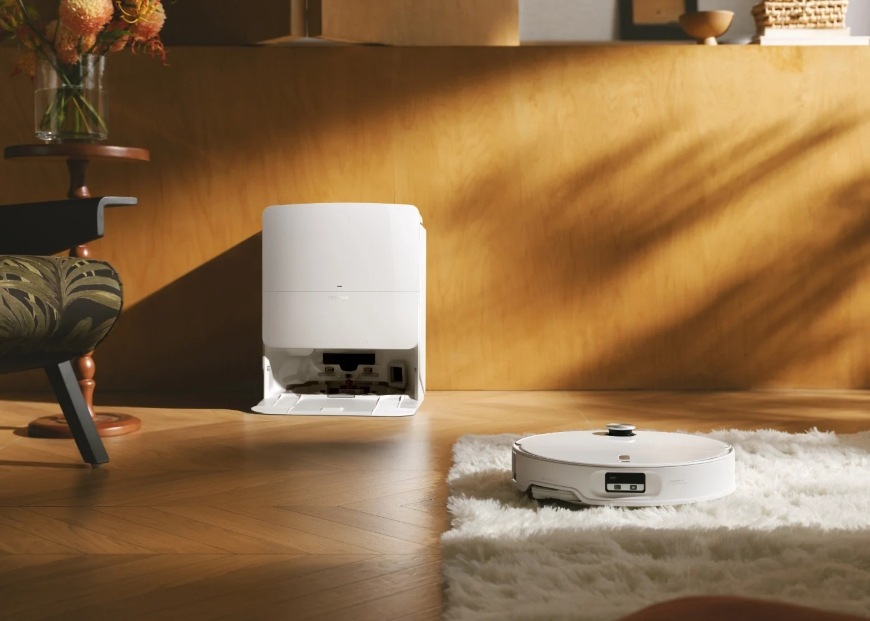 Robotický vysávač Roborock Qrevo Edge 2 Pro biely Robotický vysávač Qrevo Edge 2 Pro pri upratovaní chlpatého koberca