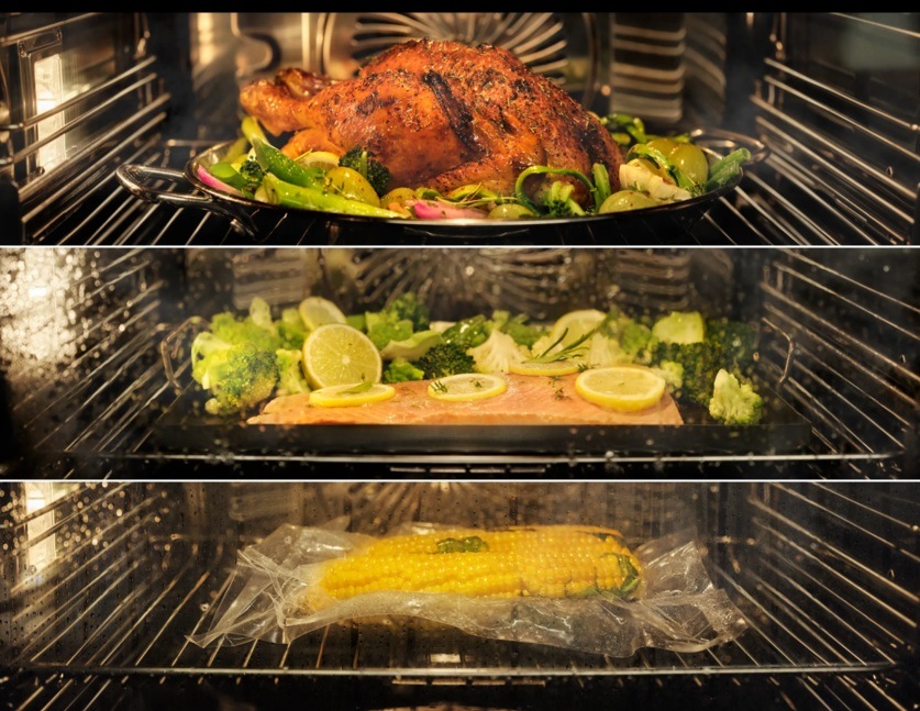 Pečené kura, losos a kukurica v sáčku sous-vide v rúre Electrolux.