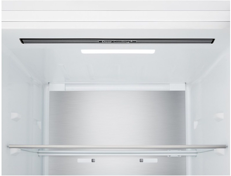 Detail systému Door Cooling+ v hornej časti chladničky LG s LED osvetlením.
