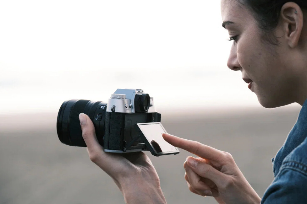 Fujifilm X-T50 má tiež výklopný dotykový LCD displej