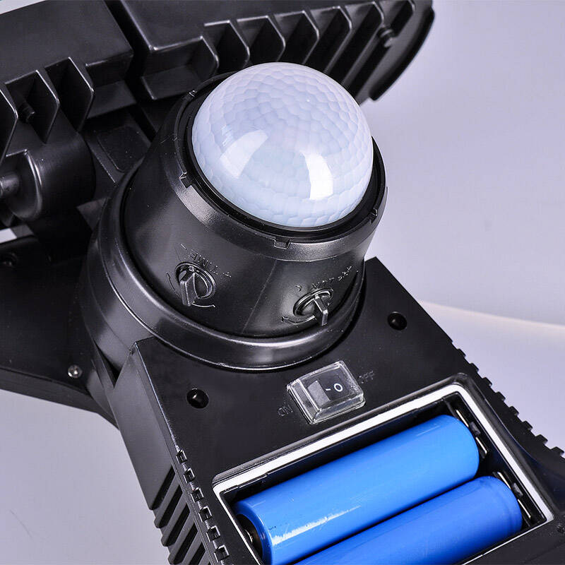 Nástenné svietidlo Solight solárne so senzorom, 8W, 600lm, Li-on čierne Nástenné svietidlo Solight solárne so senzorom, 8W, 600lm, Li-on čierne