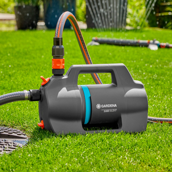 Čerpadlo záhradné Gardena 5000 Silent 09081-20 Záhradné čerpadlo Gardena 4300 Silent 09081-20 pri zavlažovaní trávnika