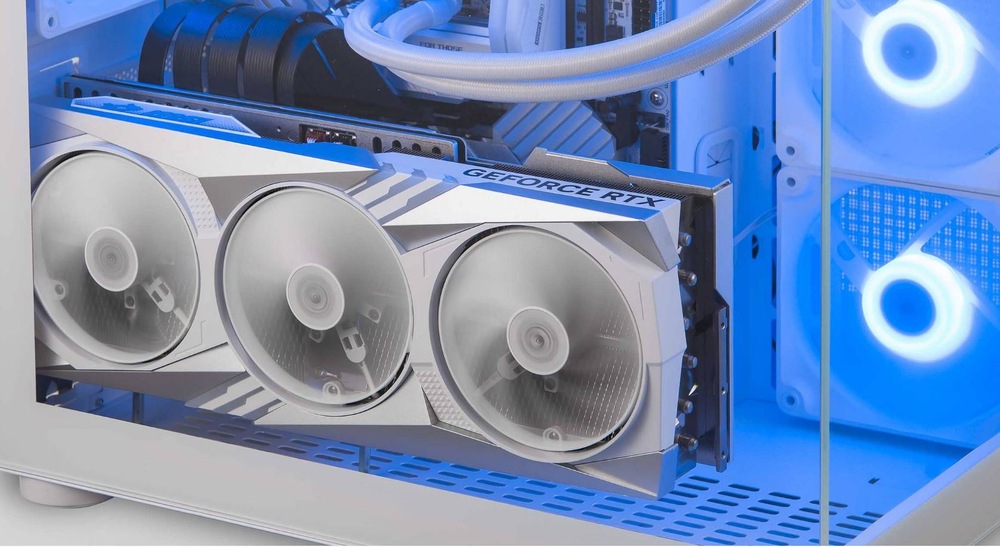 Case Cougar FV150 RGB Dual-Chamber biela Elegantná, moderná počítačová zostava je vybavená grafickou kartou GeForce RTX s tromi veľkými chladiacimi ventilátormi. Skriňa vydáva upokojujúce modré svetlo, ktoré evokuje hi-tech sofistikovanosť.
