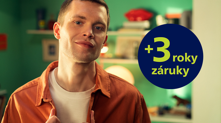 Muž po oholení zastrihávačom brady Philips QP6652/61 OneBlade Pro 360 poukazujúci na 3-ročnú záruku.