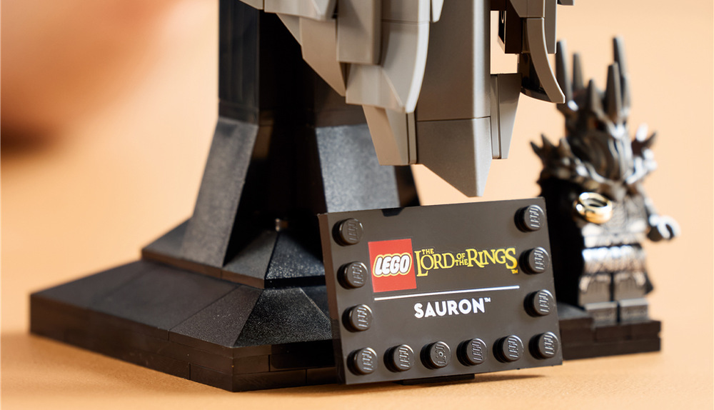 Stavebnica LEGO® Icons 11373 Pán prstenů: Sauronova helma Hotový výstavný model z kociek sa stane výraznou dekoráciou do bytu, pracovne, herne alebo zberateľskej vitríny