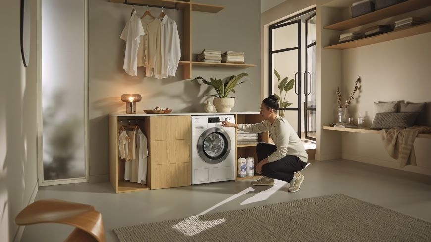 Set výrobkov Miele WEI 895 WCS +TEL 695 WP 125 biely