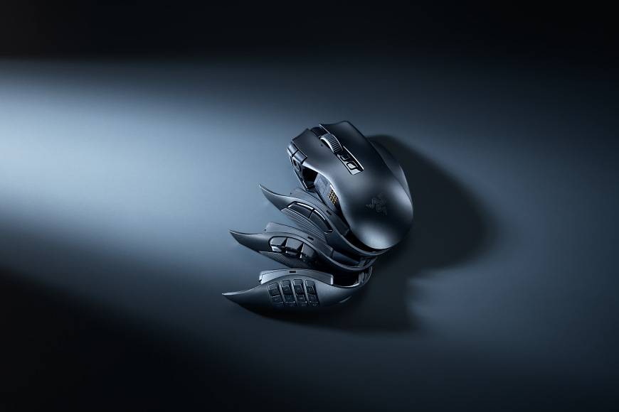 Razer Naga V3 Pro s tromi vymeniteľnými bočnými panelmi pre rôzne herné žánre