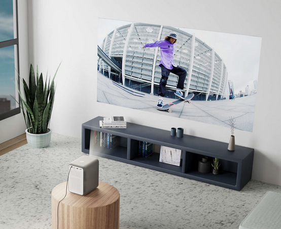 Projektor HP CC500 + skládané plátno 84" a Google 4K AndroidTV sivý/biely Projektor HP CC500 + skládané plátno 84" a Google 4K AndroidTV sivý/biely