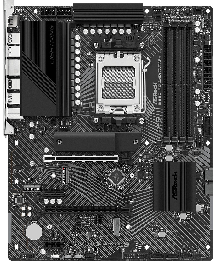 Základná doska ASRock B650 PG Lightning Pohľad zhora na dosku. Na ľavej strane sú zhora vidieť porty na pripojenie externých zariadení. Uprostred hornej tretiny dosky je miesto na usadenie procesora, vpravo od neho sú 4 sloty pre DDR5. Tranzistory, chladiče...