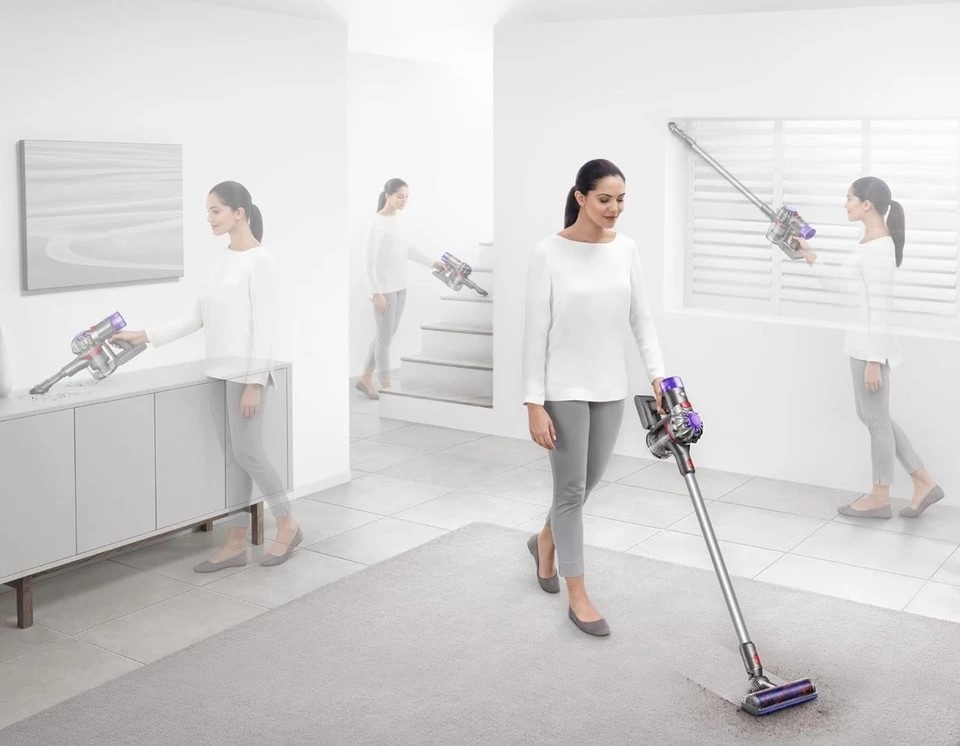 Tyčový vysávač Dyson V7 Advanced strieborný Tyčový vysávač Dyson V7 Advanced strieborný