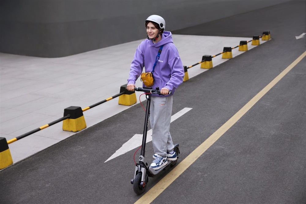 Elektrická kolobežka Segway eKickscooter Ninebot E3 Pro E antracitová farba Elektrická kolobežka Segway eKickscooter Ninebot E3 Pro E antracitová farba