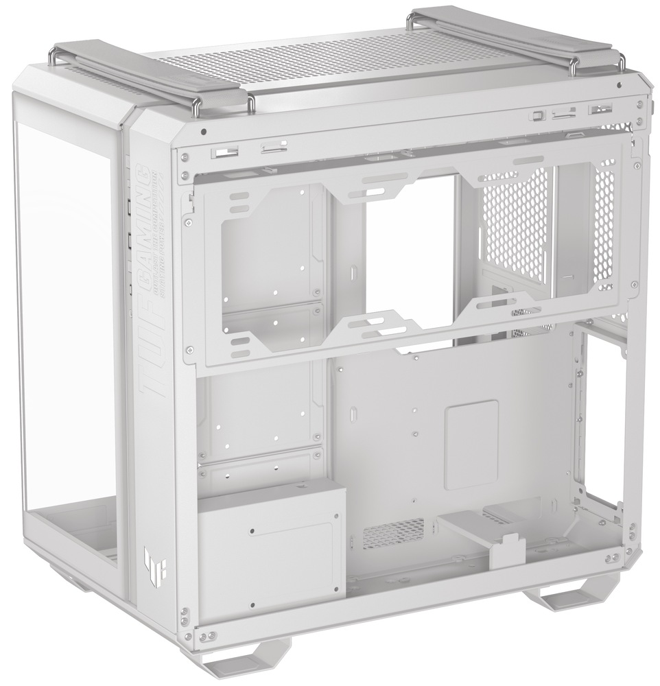 Case Asus TUF GAMING GT502 HORIZON biela Na fotke je skriňa fotená šikmo cez pravý predný roh bez bočnice, takže je vidieť nielen dovnútra do hlavnej komory, ale zároveň aj časť predného skleneného čela s rámom. Vnútri vynikne priestor pre základnú dosku a veľké priechodky na vedenie kabeláže, napravo je zvislá montážna pozícia pre bočné ventilátory alebo radiátor. Hore je pripravený priestor pre trojicu ventilátorov (typicky až 360mm radiátor) a vzadu pozície pre 120mm ventilátor. Dole sú vidieť sloty pre rozširujúce karty a otvorená spodná časť, ktorá necháva vzduchu voľnú cestu cez skriňu.