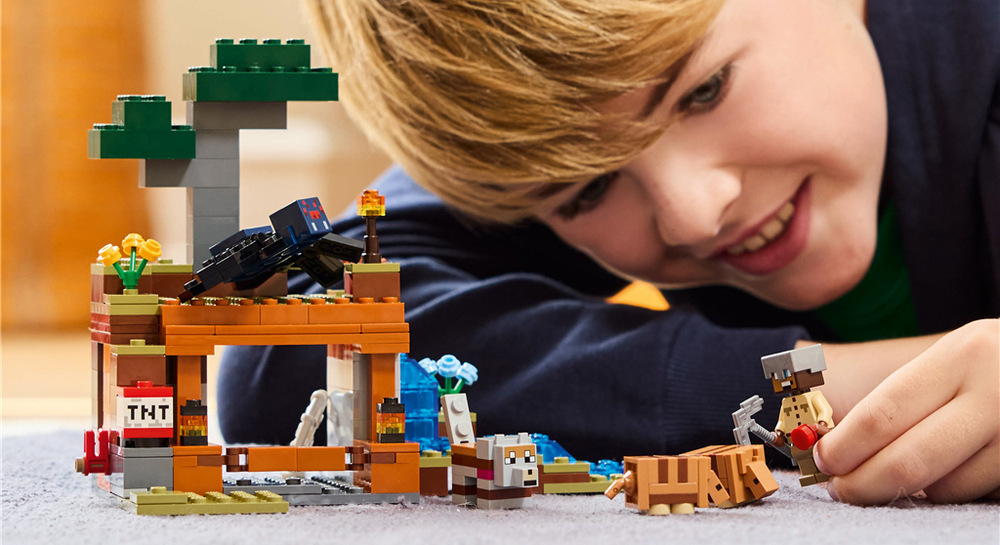 Stavebnica LEGO® Minecraft® 21269 Výprava do dolu a pásovec Pásovci, vlk a jaskynný pavúk spestrujú prieskum savany a pásovčie šupiny je možné využiť na výrobu vlčieho brnenia.