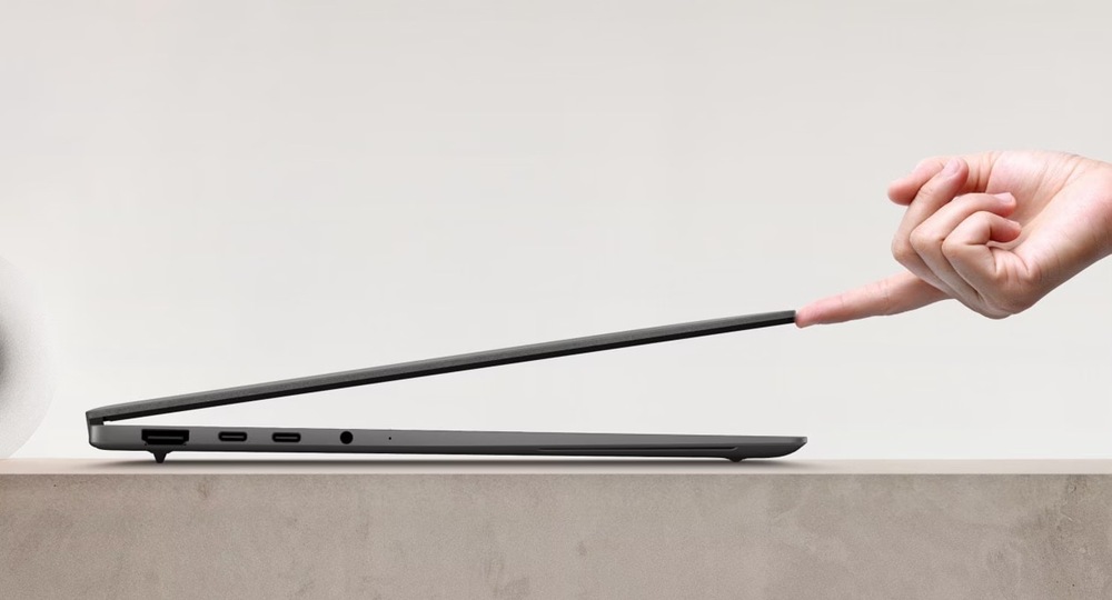 Notebook ASUS Zenbook S 14 z profilu v ultra tenkom prevedení