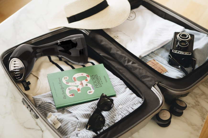 Ručný naparovač odevov SteamOne STravel čierny SteamOne STravel