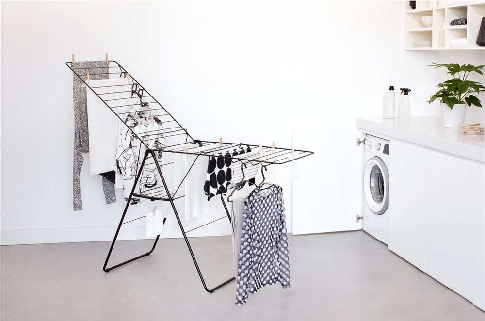 Sušiak na bielizeň Brabantia HangOn, 25 m, Matt Black čierny Sušiak na bielizeň Brabantia HangOn, 25 m, Matt Black čierny