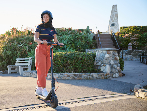 Elektrická kolobežka Segway E2 Pro E čierna Elektrická kolobežka Segway E2 Pro E čierna