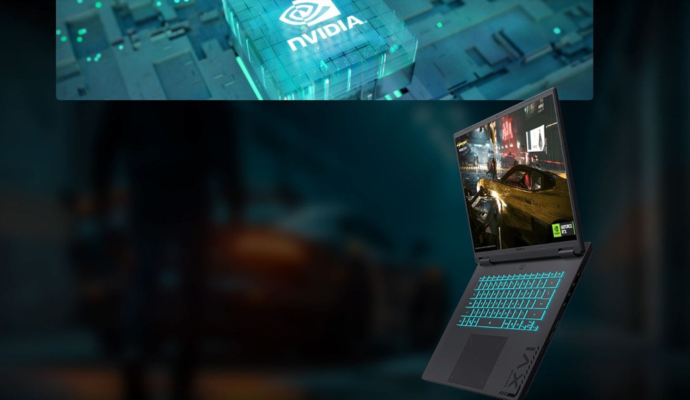 Herný notebook so svietiacou klávesnicou vo farbe tyrkysovej modrej zobrazuje na obrazovke závodnú hru. Hore je osvetlené logo Nvidia na pozadí.