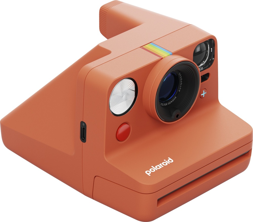 Instantný fotoaparát Polaroid Now+ Gen 3 oranžový Fotoaparát Polaroid Now+ Gen 3 natočený z pravej strany