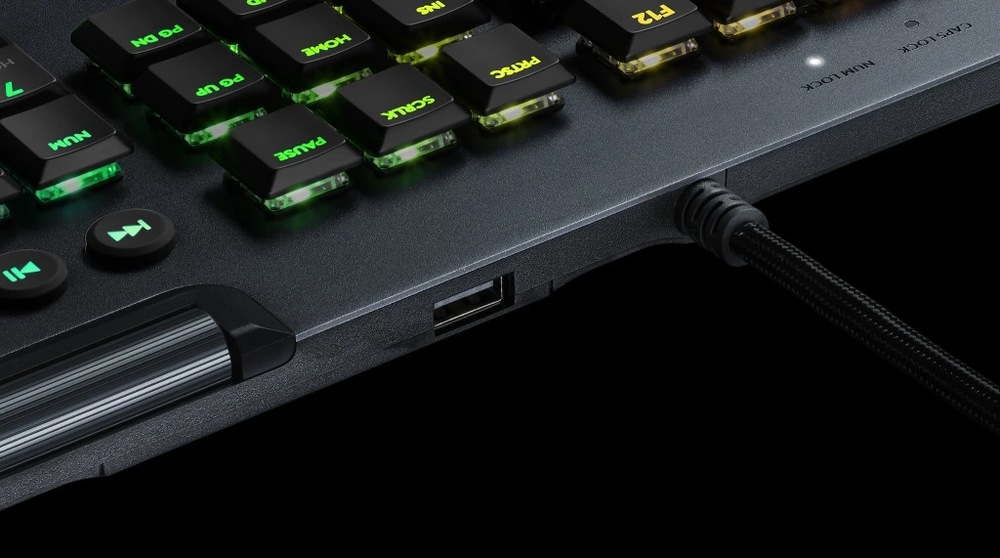 Klávesnica Logitech Gaming G815 Lightsync RGB, Tactile, US čierna