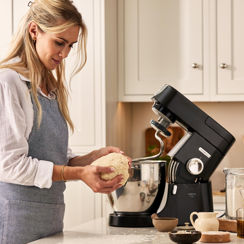 Kuchynský robot KENWOOD Chef XL Pro KVL87.003BK čierny Hnetenie cesta s kuchynským robotom Kenwood KVL87.003BK Chef XL Pro