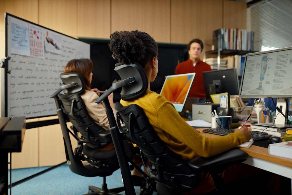LiberNovo Omni SE vylepšuje ergonómiu aj prostredníctvom plne nastaviteľných podrúčiek