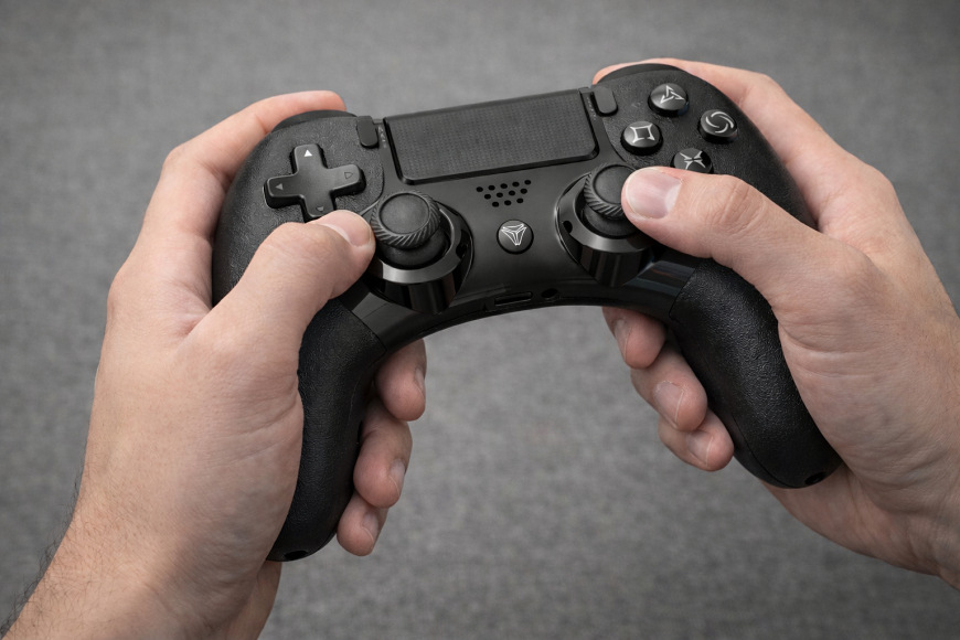 Gamepad YENKEE STRIKER, PS3/PS4 čierny Gamepad YENKEE STRIKER – ergonomické držanie pri hraní