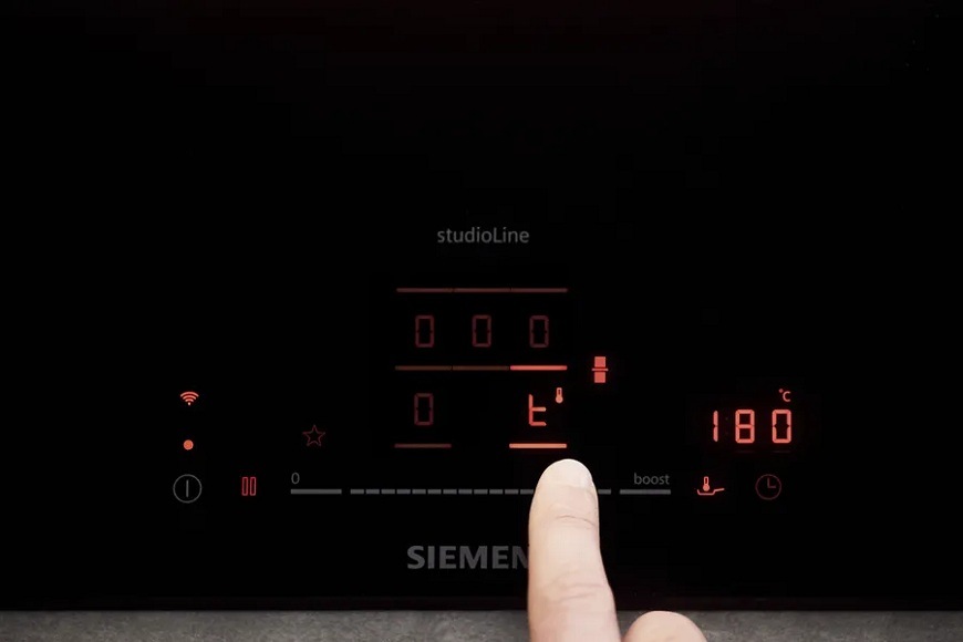 Indukčná varná doska Siemens iQ300 EH61ABFB5E Matt Edition čierna Prst nastavujúci funkciu pauza na varnej doske Siemens EH61ABFB5E