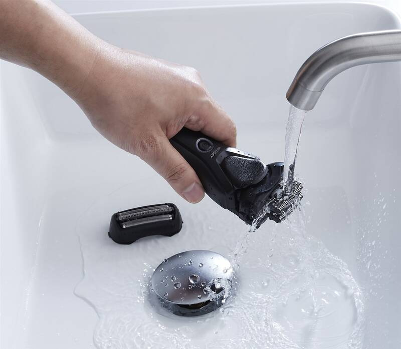 Holiaci strojček Panasonic ES-RT37-K503