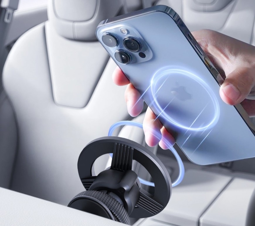 Magnetický držiak na mobil WG 44 do mriežky ventilácie inštalovaný v interiéri automobilu
