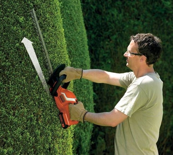 Nožnice na živý plot Black-Decker GTC1845L20-QW (s batériou) Nožnice na živý plot Black-Decker GTC1845L20-QW (s batériou)