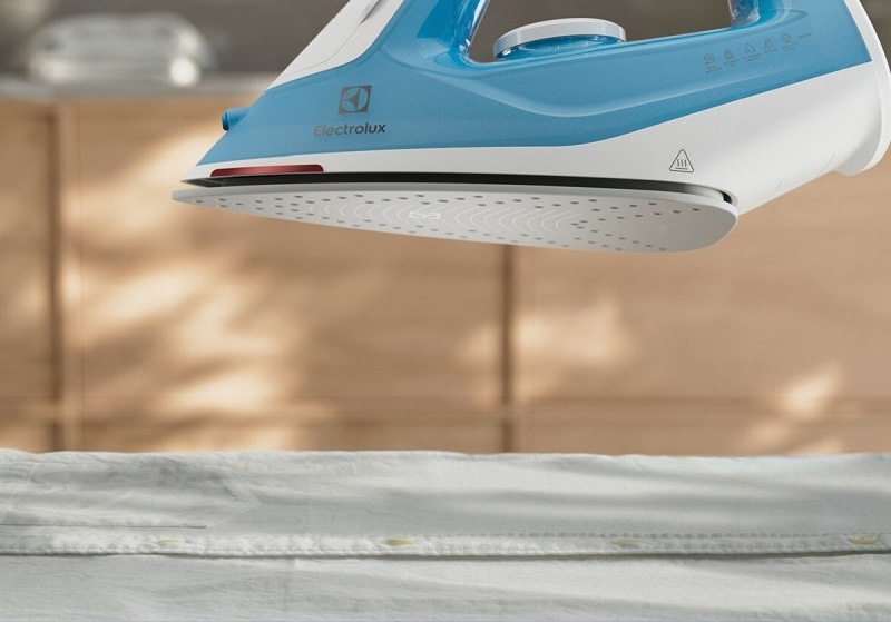 ELECTROLUX E5SI2-4CB, NAPAŘOVACÍ ŽEHLIČK