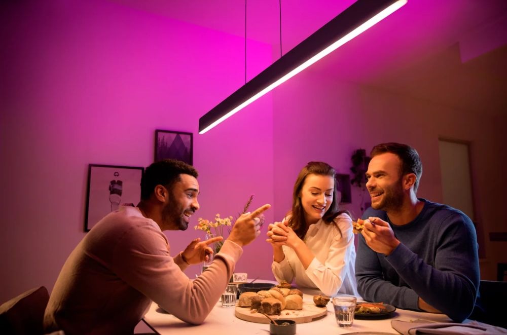 Závesné svietidlo Philips Hue Ensis White and Color Ambiance čierne Závesné svietidlo Philips Hue Ensis White and Color Ambiance čierne
